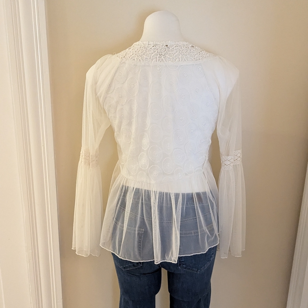 Forever 21 white sheer bell sleeve top size M - Picture 3 of 7